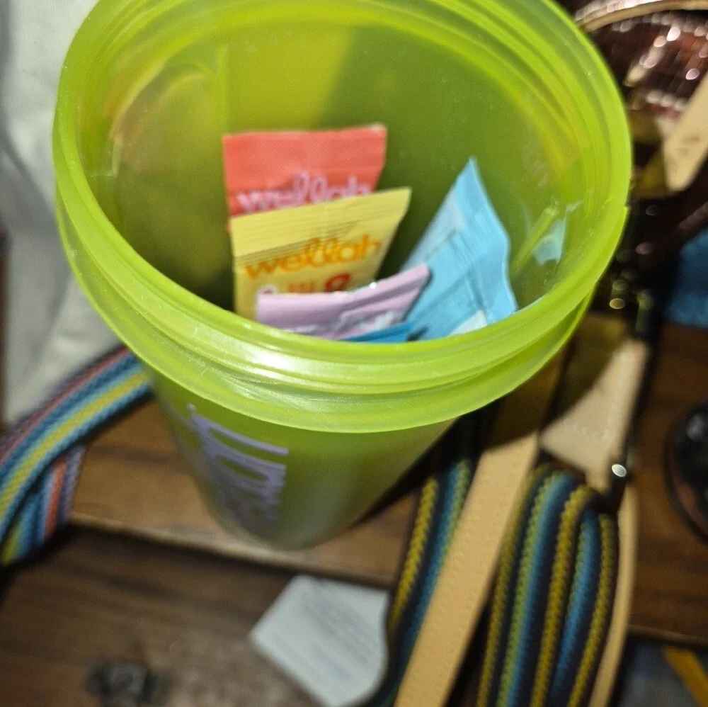 Wellah Neon Green Shaker Bottle - With Packets Nwt